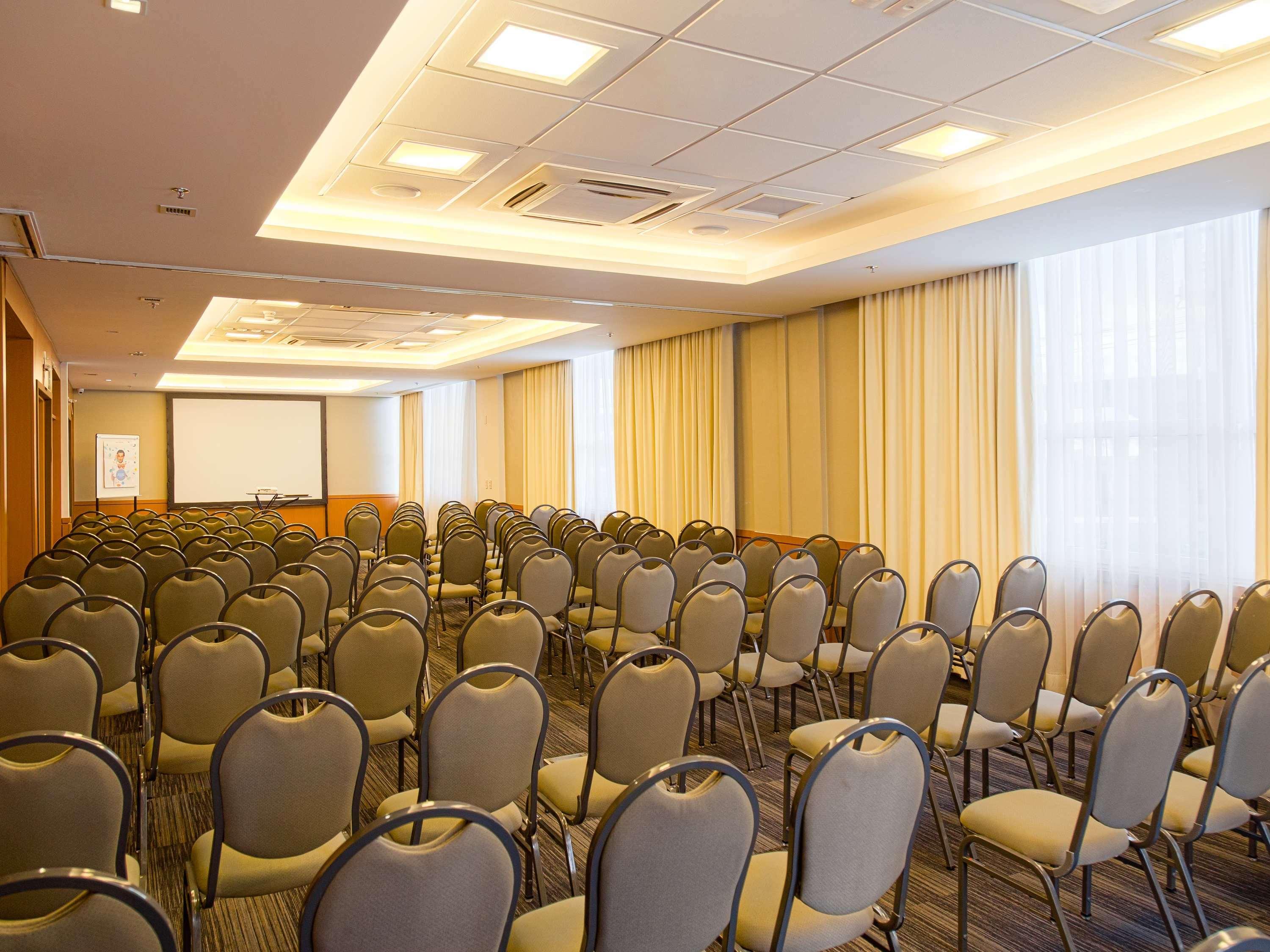 Novotel Airport Hotel 4*
