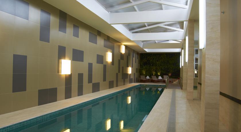 Novotel Airport 4*